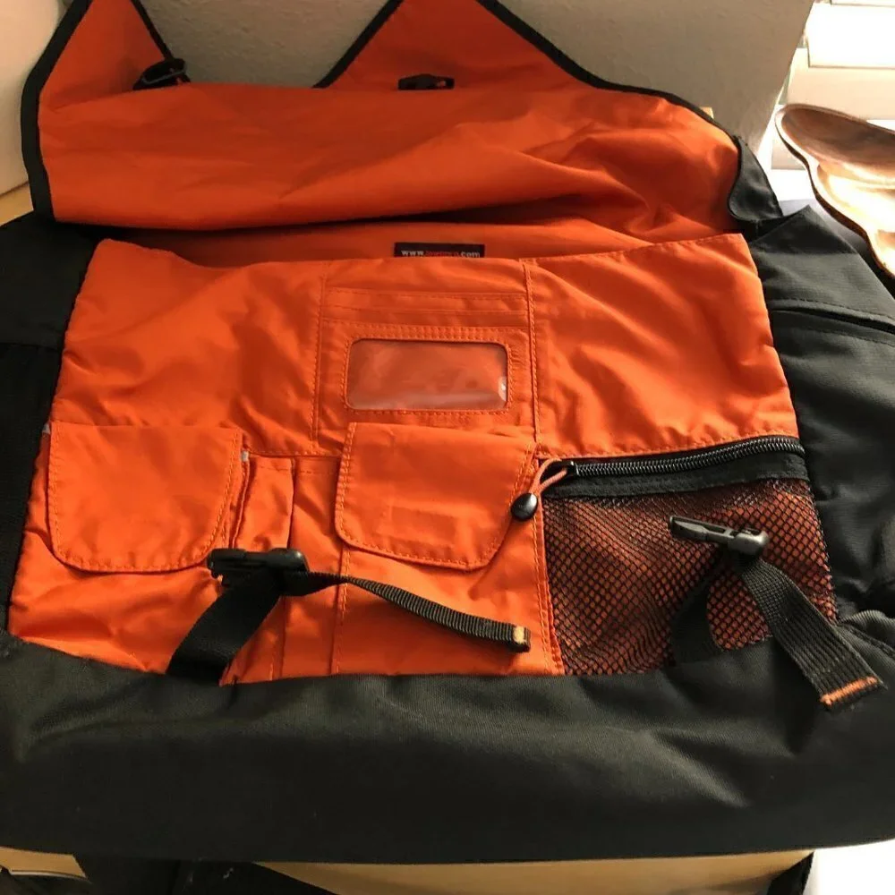 lowepro laptop messenger